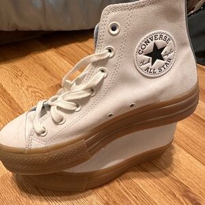 Converse Women's platform High-Top Sneakers - Cream and Tan